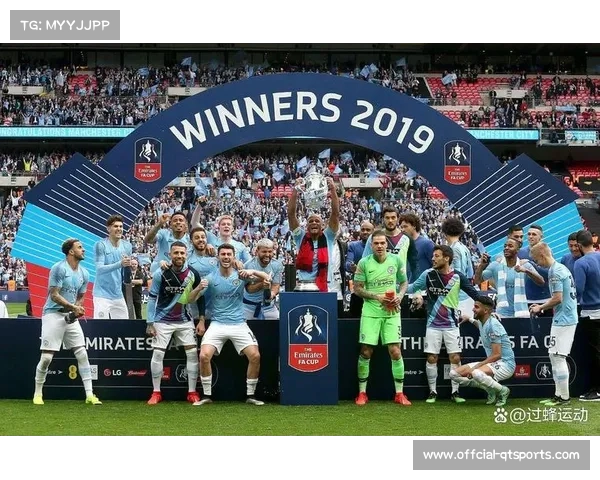 英超争冠格局微妙，阿森纳领跑，曼城利物浦紧追