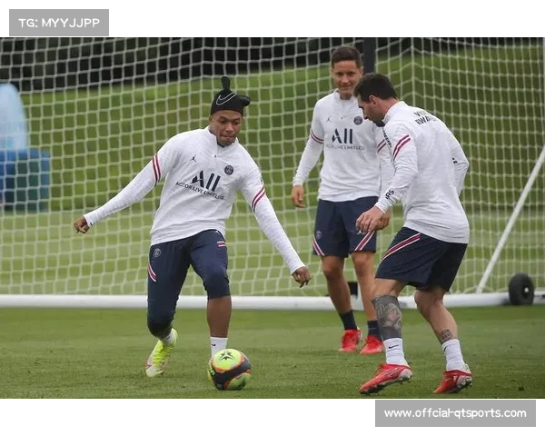 巴黎圣日耳曼训练雨中照常进行气氛融洽